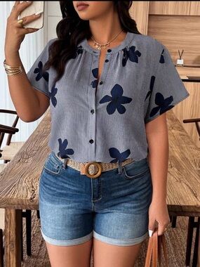Women's Navy Floral Button-Front Short Sleeve Top